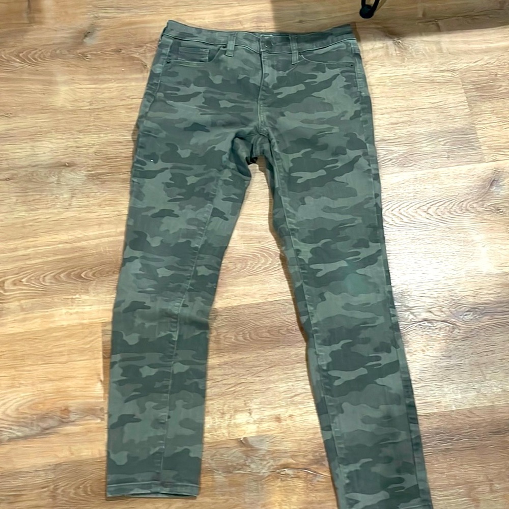 Universal thread camo pants.